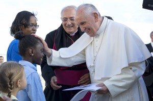 NEW YORK, NY - SEPTEMBER 24: Pope Francis reaches out to 5th grader Omodele Ojo of East New York, Brooklyn during his arrival at John F. Kennedy International Airport September 24, 2015 in New York City. The Pope is on his first trip to the United States, visiting Washington, DC, New York and Philadelphia. (Photo by Craig Ruttle-Pool/Getty Images)