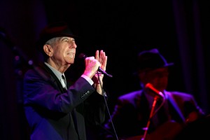 U.S. singer Leonard Cohen during a concert in Ramat Gan September 24, 2009. Photo by Marko / Flash90   *** Local Caption *** ìéàåðøã ëäï äåôòä øîú âï ÷äì äîåðéí æîø