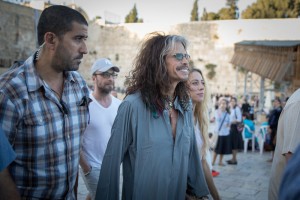 Steven Tyler, lead singer of rock band Aerosmith, at the Western Wall in Jerusalem's Old City, as the band makes a tour stop in Israel for a concert, on May 15, 2017. Photo by Rob Ghost/Flash90